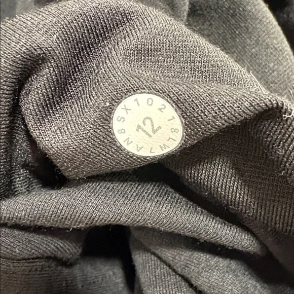 Lululemon Every Moment Short 3.5” - Picture 8 of 8